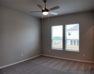 4806 Warm Wassail Dr - Photo Thumbnail 8