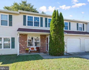 233 Lafayette Drive - Photo Thumbnail 2