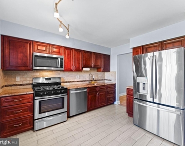 233 Lafayette Drive - Photo Thumbnail 10
