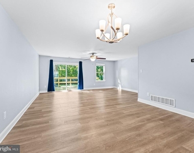 233 Lafayette Drive - Photo Thumbnail 4