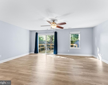 233 Lafayette Drive - Photo Thumbnail 8
