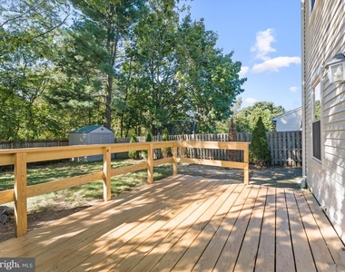 233 Lafayette Drive - Photo Thumbnail 27