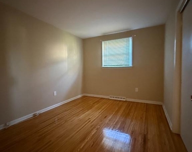 404 Tanforan Drive - Photo Thumbnail 12