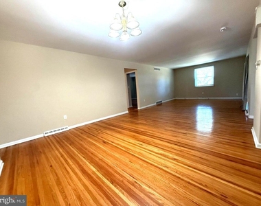404 Tanforan Drive - Photo Thumbnail 2