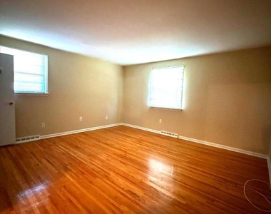 404 Tanforan Drive - Photo Thumbnail 4