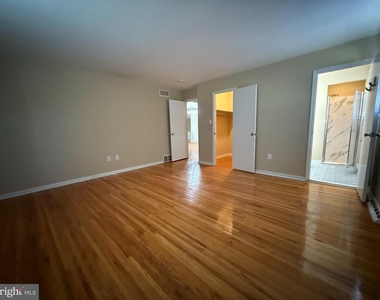 404 Tanforan Drive - Photo Thumbnail 6