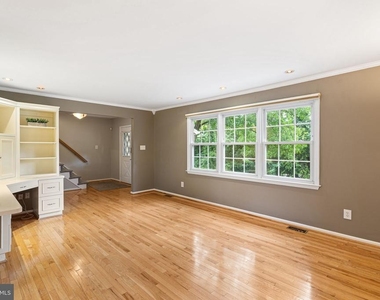 260 Village Court - Photo Thumbnail 4