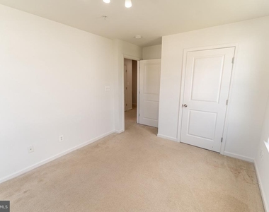 230 Garrison Way - Photo Thumbnail 43