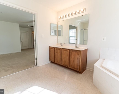 230 Garrison Way - Photo Thumbnail 38