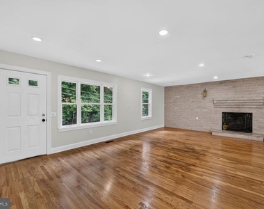7012 Noah Drive - Photo Thumbnail 12