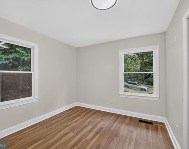 7012 Noah Drive - Photo Thumbnail 9
