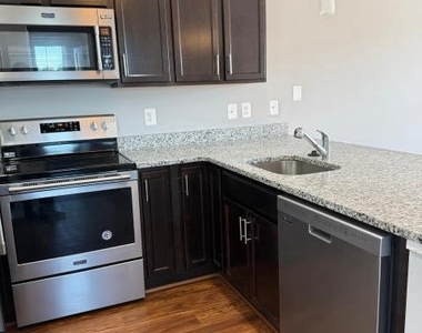 607 7th Street - Photo Thumbnail 22