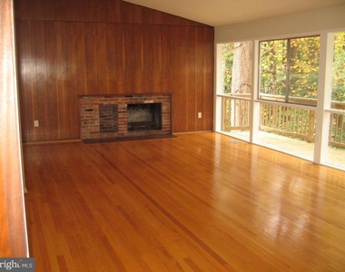 8 Carderock Court - Photo Thumbnail 4
