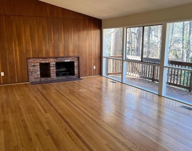 8 Carderock Court - Photo Thumbnail 3
