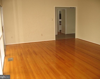 8 Carderock Court - Photo Thumbnail 7