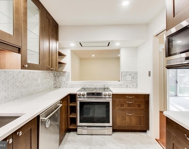 5707 Brewer House Circle - Photo Thumbnail 10