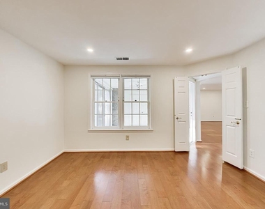 5707 Brewer House Circle - Photo Thumbnail 7