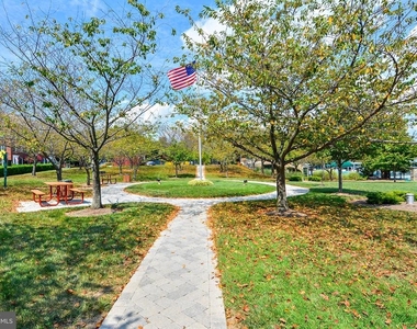 340 Hart Mews - Photo Thumbnail 36