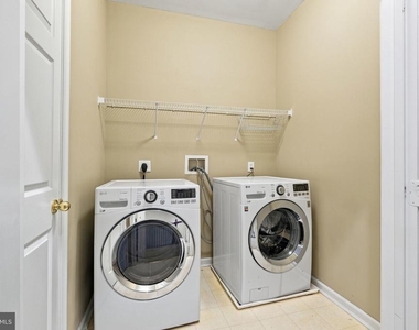 340 Hart Mews - Photo Thumbnail 24