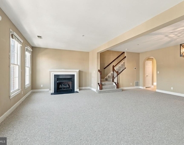 340 Hart Mews - Photo Thumbnail 11