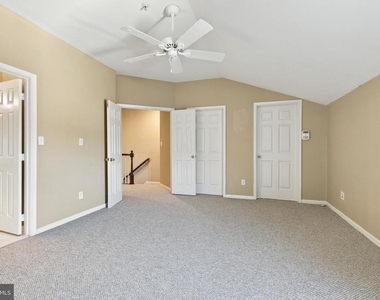 340 Hart Mews - Photo Thumbnail 16