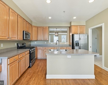 340 Hart Mews - Photo Thumbnail 8