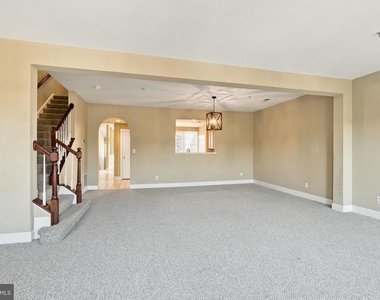 340 Hart Mews - Photo Thumbnail 14