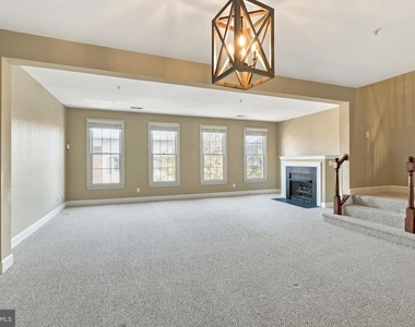 340 Hart Mews - Photo Thumbnail 12