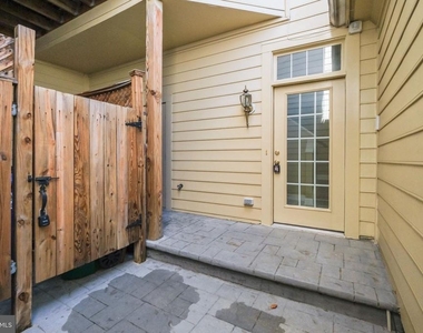 340 Hart Mews - Photo Thumbnail 1