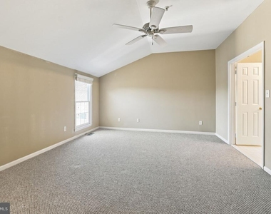 340 Hart Mews - Photo Thumbnail 15