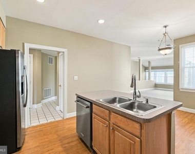 340 Hart Mews - Photo Thumbnail 10
