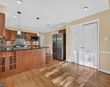 2512 Locustwood Place - Photo Thumbnail 7