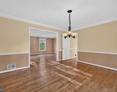 2512 Locustwood Place - Photo Thumbnail 2