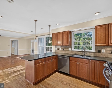 2512 Locustwood Place - Photo Thumbnail 4