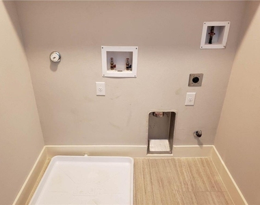 1125 Walton Ln - Photo Thumbnail 16