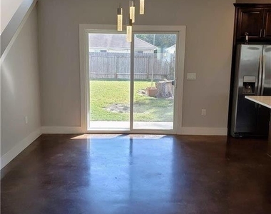 1125 Walton Ln - Photo Thumbnail 4