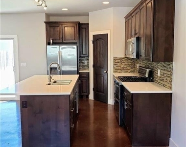 1125 Walton Ln - Photo Thumbnail 5