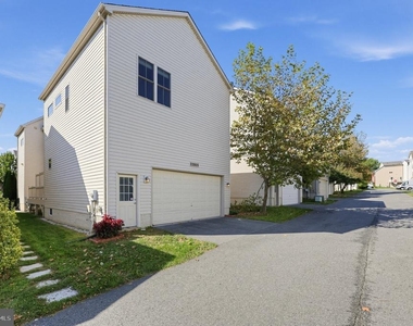 22805 Broadway Avenue - Photo Thumbnail 34