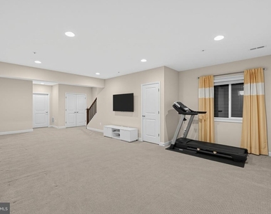 22805 Broadway Avenue - Photo Thumbnail 10