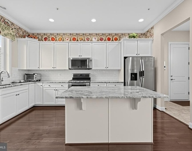 22805 Broadway Avenue - Photo Thumbnail 11