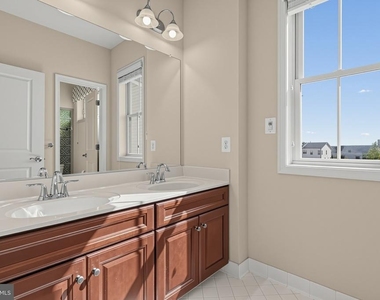 22805 Broadway Avenue - Photo Thumbnail 20