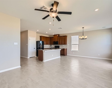 216 Deer Crest Dr - Photo Thumbnail 4