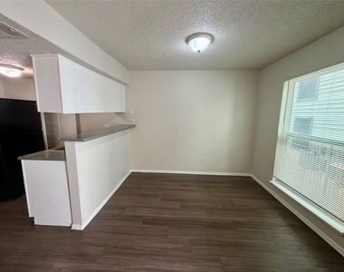 8017 Gessner Dr - Photo Thumbnail 2