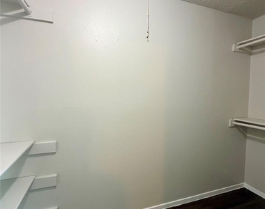 8017 Gessner Dr - Photo Thumbnail 6