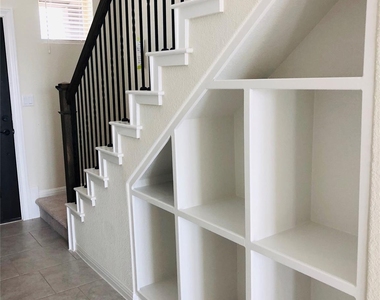 15909 Cessida St - Photo Thumbnail 2