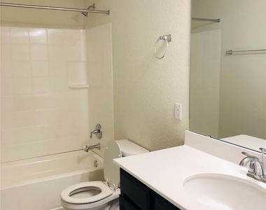 15909 Cessida St - Photo Thumbnail 11