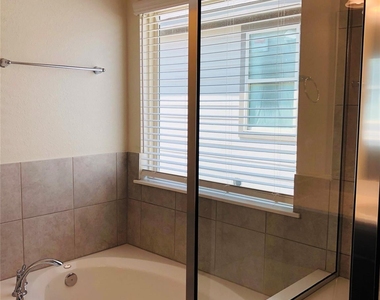 15909 Cessida St - Photo Thumbnail 8