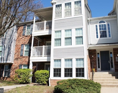 907 Woodbridge Court - Photo Thumbnail 9