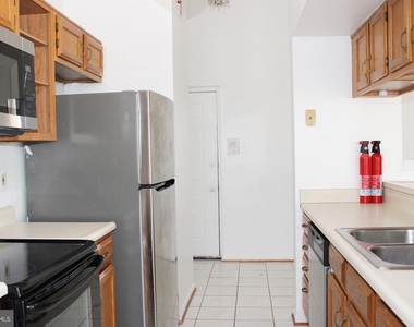 907 Woodbridge Court - Photo Thumbnail 10