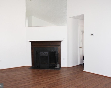 907 Woodbridge Court - Photo Thumbnail 2
